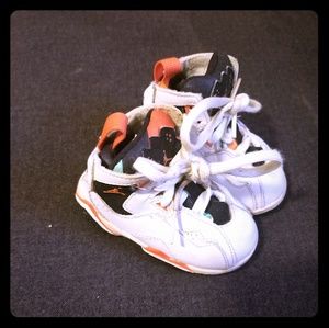 Size 4 toddler baby jordans